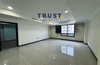 Apartment - 1 Bedroom - 2 Bathrooms for rent in Tower 21 - Porto Arabia - The Pearl Island - Doha