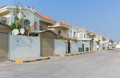 Compound - 4 Bedrooms - 3 Bathrooms for rent in Al Markhiya Street - Al Markhiya - Doha