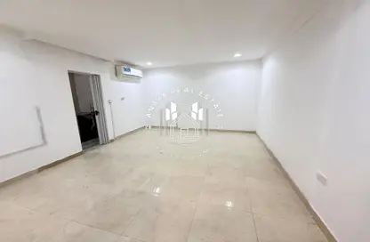 Apartment - 1 Bathroom for rent in Al Maamoura - Doha