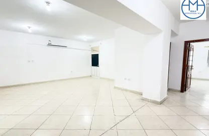 Apartment - 2 Bedrooms - 2 Bathrooms for rent in Bin Omran 35 - Fereej Bin Omran - Doha