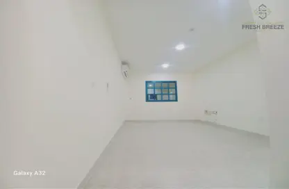 Apartment - 2 Bedrooms - 2 Bathrooms for rent in Umm Ghuwailina 4 - Umm Ghuwailina - Doha