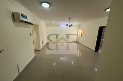 Apartment - 1 Bedroom - 2 Bathrooms for rent in Umm Ghwailina Comm - Umm Ghuwalina - Umm Ghuwailina - Doha