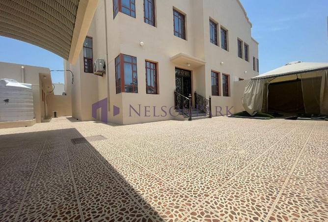 982805 - Property Image 2