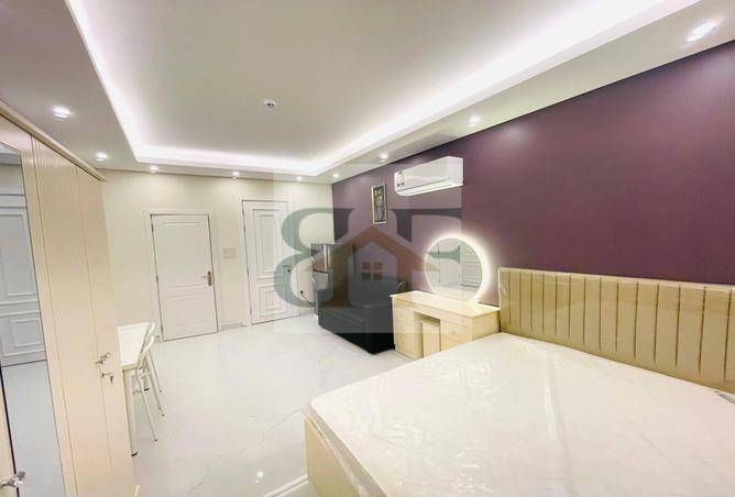 985209 - Property Image 2