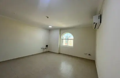 Apartment - 3 Bedrooms - 2 Bathrooms for rent in New Doha - Doha