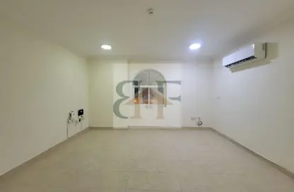 Apartment - 3 Bedrooms - 2 Bathrooms for rent in Salaja Street - Doha Al Jadeed - Doha