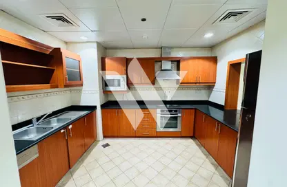 Apartment - 2 Bedrooms - 3 Bathrooms for sale in East Porto Drive - Porto Arabia - The Pearl Island - Doha