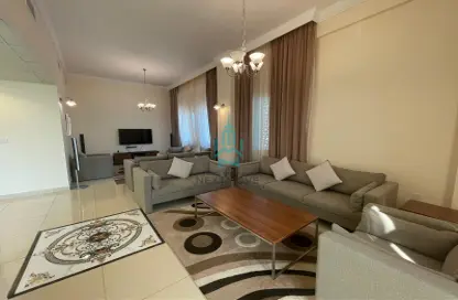 Living Room image for: Duplex - 3 Bedrooms - 4 Bathrooms for rent in Central Business District - West Bay - Doha, Image 1
