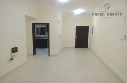 Empty Room image for: Apartment - 2 Bedrooms - 1 Bathroom for rent in Fereej Bin Mahmoud - Doha, Image 1