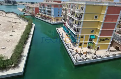 Duplex - 3 Bedrooms - 4 Bathrooms for rent in Teatro - Qanat Quartier - The Pearl Island - Doha