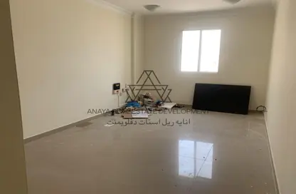 Apartment - 2 Bedrooms - 2 Bathrooms for rent in Umm Ghuwalina - Umm Ghuwailina - Doha