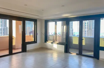 Apartment - 2 Bedrooms - 3 Bathrooms for rent in Tower 7 (Ferrari Tower) - Porto Arabia - The Pearl Island - Doha