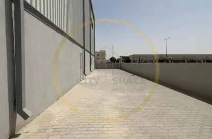 Warehouse - Studio - 4 Bathrooms for rent in East Industrial Street - Birkat Al Awamer - Al Wakra
