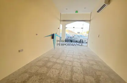 محل تجاري - استوديو - 1 حمام للايجار في الدحيل - الدحيل - الدوحة
