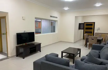 Apartment - 2 Bedrooms - 2 Bathrooms for rent in Bin Dirham 1 - Al Mansoura - Doha