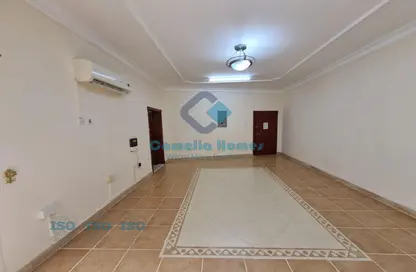 شقة - 3 غرف نوم - 2 حمامات للايجار في شارع المطار القديم - طريق المطار القديم - الدوحة