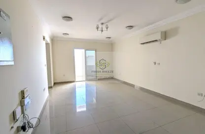 Apartment - 3 Bedrooms - 3 Bathrooms for rent in Umm Ghuwailina 4 - Umm Ghuwailina - Doha