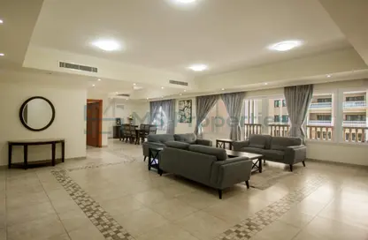 شقة - 3 غرف نوم - 5 حمامات للايجار في طريق بورتو الغربي - بورتو أرابيا - جزيرة اللؤلؤة - الدوحة