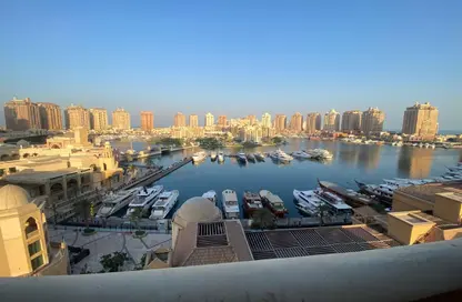 شقة - 2 غرف نوم - 2 حمامات للايجار في طريق بورتو الشرقي - بورتو أرابيا - جزيرة اللؤلؤة - الدوحة