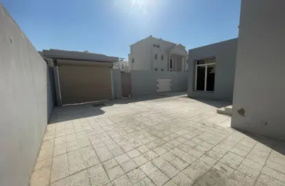 Villa - 5 Bedrooms - 5 Bathrooms for rent in Al Duhail - Doha