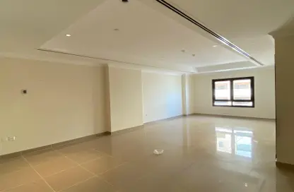 Apartment - 1 Bedroom - 2 Bathrooms for rent in West Porto Drive - Porto Arabia - The Pearl Island - Doha Apartment - 1 Bedroom - 2 Bathrooms for rent in West Porto Drive - Porto Arabia - The Pearl Island - Doha
