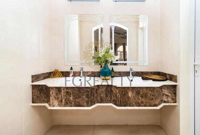 832739 - Property Image 3