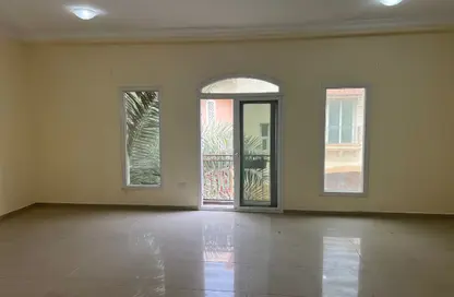 مجمع سكني - 2 غرف نوم - 3 حمامات للايجار في فلل الدحيل - الدحيل - الدوحة