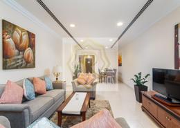 صورةغرفة المعيشة لـ: شقة - 2 غرف نوم - 2 حمامات للكراء في مجمع الريفيرا - فريج بن محمود- جنوب - فريج بن محمود - الدوحة, صورة 1