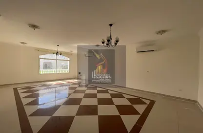 مجمع سكني - 4 غرف نوم - 5 حمامات للايجار في الريان القديمة - الريان - الدوحة
