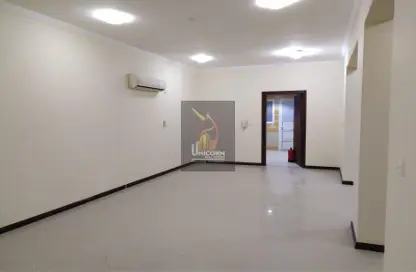 Empty Room image for: Staff Accommodation - Studio - 6 Bathrooms for rent in Bu Hamour Street - Abu Hamour - Doha, Image 1