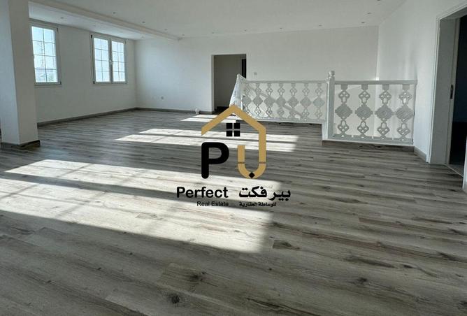 958140 - Property Image 2