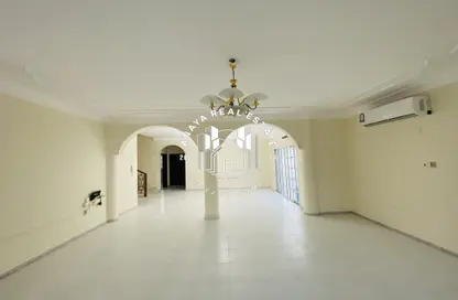 فيلا - 4 غرف نوم - 4 حمامات للايجار في الثمامة - الثمامة - الدوحة