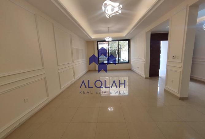 933194 - Property Image 2