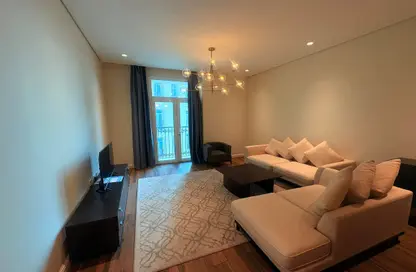Apartment - 2 Bedrooms - 3 Bathrooms for rent in Floresta Gardens - Floresta Gardens - The Pearl Island - Doha