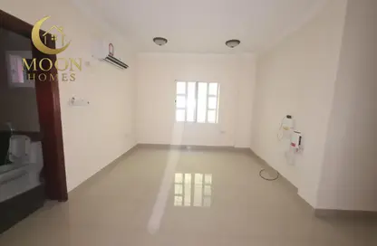 Apartment - 2 Bedrooms - 2 Bathrooms for rent in Al Mansoura - Al Mansoura - Doha