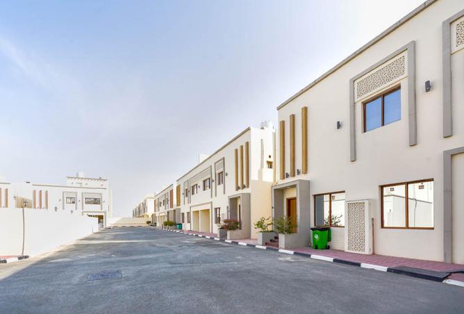 Villa - 5 Bedrooms - 5 Bathrooms for rent in Al Kheesa - Al Kheesa - Umm Salal Mohammed