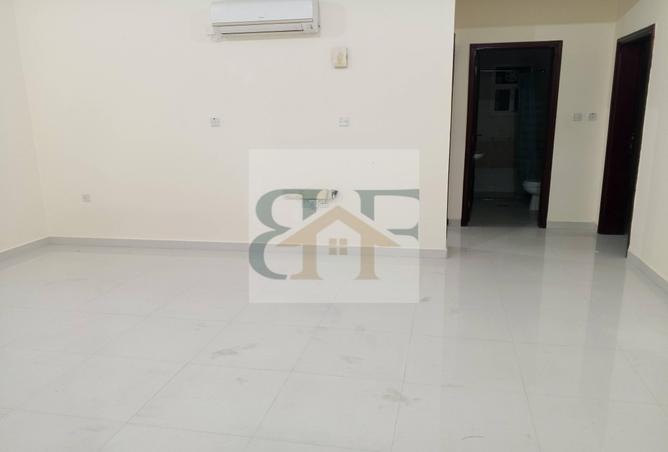 975433 - Property Image 2