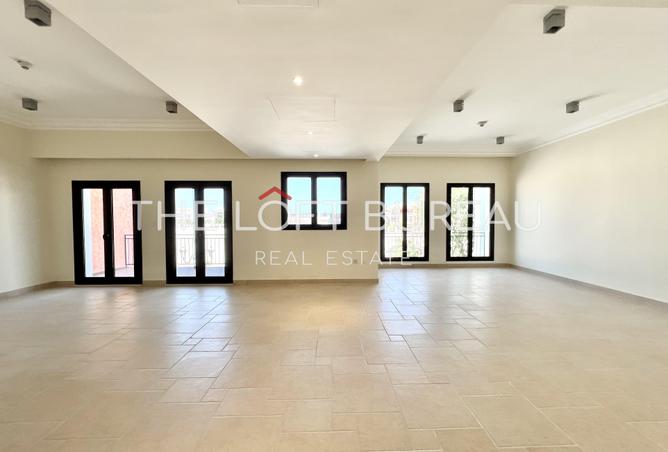 956548 - Property Image 2