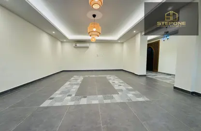 فيلا - 5 غرف نوم - 6 حمامات للايجار في شارع الوعب - الوعب - الدوحة