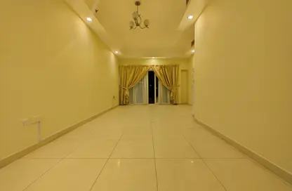 شقة - 2 غرف نوم - 2 حمامات للايجار في شارع الجزيره - فريج بن محمود الشمالي - فريج بن محمود - الدوحة