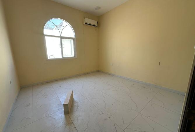 983121 - Property Image 3