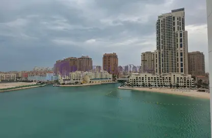 Apartment - 1 Bedroom - 2 Bathrooms for rent in Gewan Island - The Pearl Island - Doha