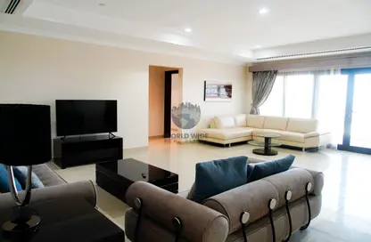 Living Room image for: Apartment - 2 Bedrooms - 3 Bathrooms for rent in Porto Arabia - The Pearl Island - Doha, Image 1