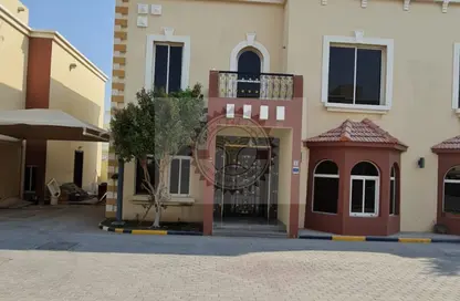 فيلا - 4 غرف نوم - 3 حمامات للايجار في منطقة المطار - الدوحة