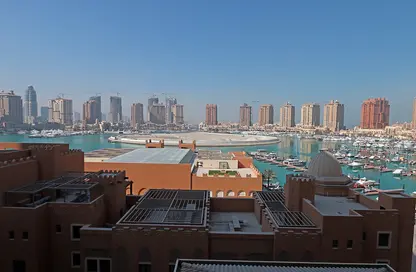 شقة - 2 غرف نوم - 3 حمامات للبيع في طريق بورتو الغربي - بورتو أرابيا - جزيرة اللؤلؤة - الدوحة