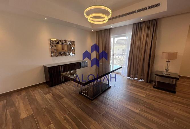 989501 - Property Image 2