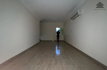 Apartment - 2 Bedrooms - 2 Bathrooms for rent in Al Nasr Street - Al Nasr - Doha