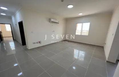 شقة - 2 غرف نوم - 2 حمامات للايجار في مدينة خليفة - الدوحة