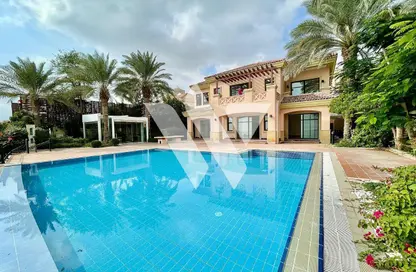 Villa - 4 Bedrooms - 7 Bathrooms for rent in The Villas - The Pearl Island - Doha