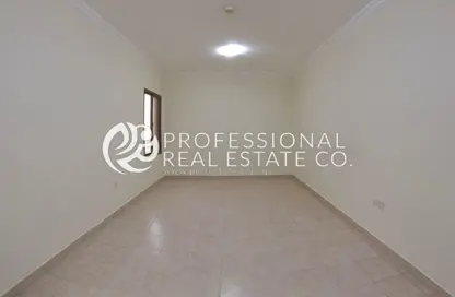 شقة - 2 غرف نوم - 2 حمامات للايجار في 28  نجمة - شارع ابن درهم - نجمة - الدوحة